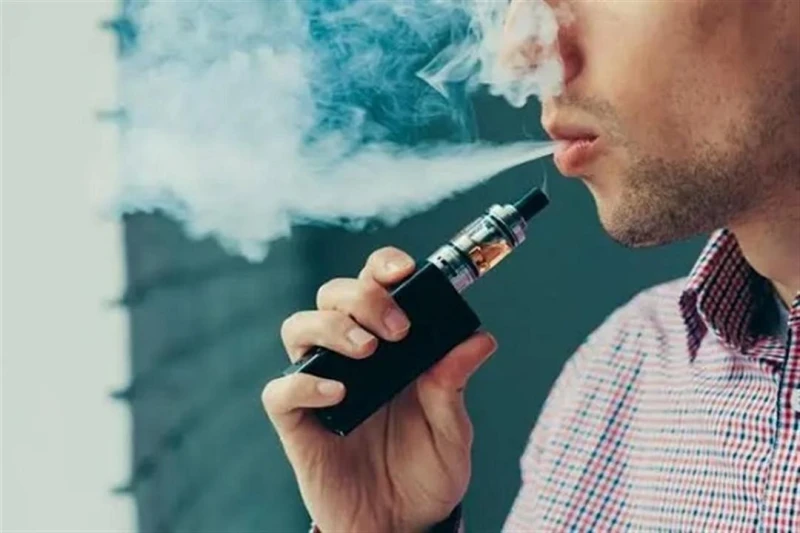 هل تزيد السجائر الإلكترونية خطر الإصابة بالسرطان؟ لايف ستايل 02:00 ص الإثنين 30 سبتمبر 2024 كشفت دراسة أمريكية من إعداد أطباء من كلية كيك للطب في جنوب كاليفورنيا، بالتعاون مع مجموع