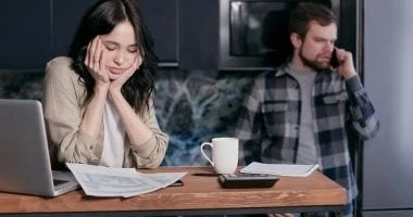 5 ريد فلاجز تحذرك إنه ممكن يكون نرجسي.. دائما ضحية وبيبعدك عن الناس المرأة والمنوعات بعد فترة من التعامل في العلاقة العاطفية، قد تبدأ بعض الصفات التي