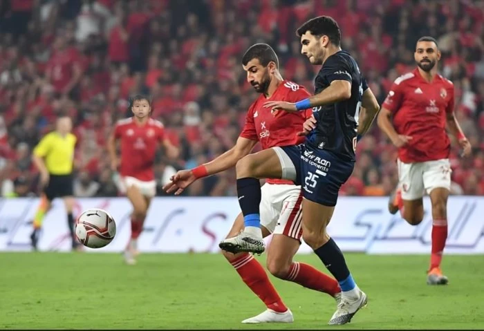 تأجيل السوبر المصري في أبو ظبي (السبب والموعد الجديد) كشفت صحيفة الاتحاد الإماراتية، عن مفاجأة مدوية بشأن تأجيل بطولة السوبر المصري المقرر إقامتها في