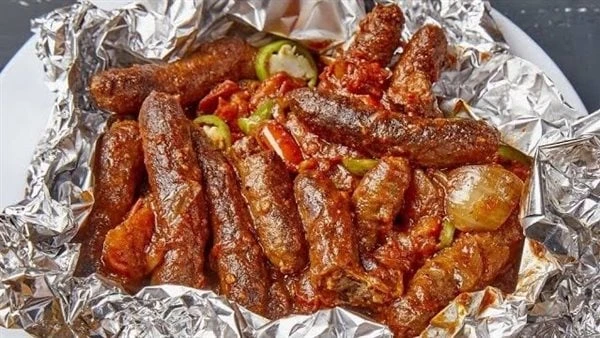 طريقة عمل ورقة السجق بوصفة سهلةتعد ورقة السجق من الأكلات المميزة والمختلفة التي يفضلها العديد من الأشخاص، ويمكن تحضير ورقة السجق بوصفة سهلة وبسيطة