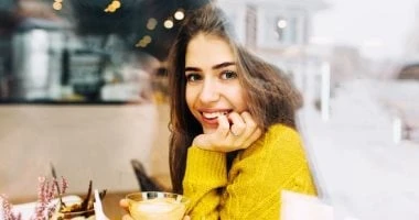 4 طرق بسيطة لإظهار اهتمامك بالكراش من غير ما تعترفي بحبك المرأة والمنوعات في الغالب يكون من الصعب على الفتاة أن تبادر بالاعتراف بالحب مباشرة، لكن بإمكانها أن تعبر عن اهتمامها بطرق 