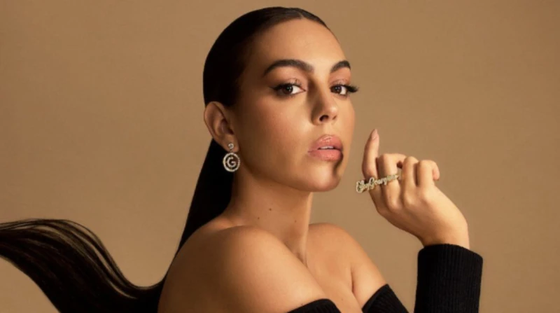 بفستان أبرز ملامح جسدها.. إطلالة مثيرة ل جورجينا في مهرجان البندقية أثارت جورجينا رودريغز، شريكة نجم كرة القدم البرتغالي كريستيانو رونالدو، جدلا واسعا على منصات التواصل الاجتماعي ب