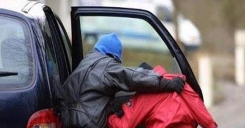 الكشف عن سبب محاولة خطف شخصية معروفة تعرف على التالي الكشف عن سبب محاولة خطف شخصية معروفة، تعرضت شخصية معروفة لمحاولة خطف من قبل خاطفين الا انهم لم ينجحوا بذلك الامر.وقد علمت عصفور