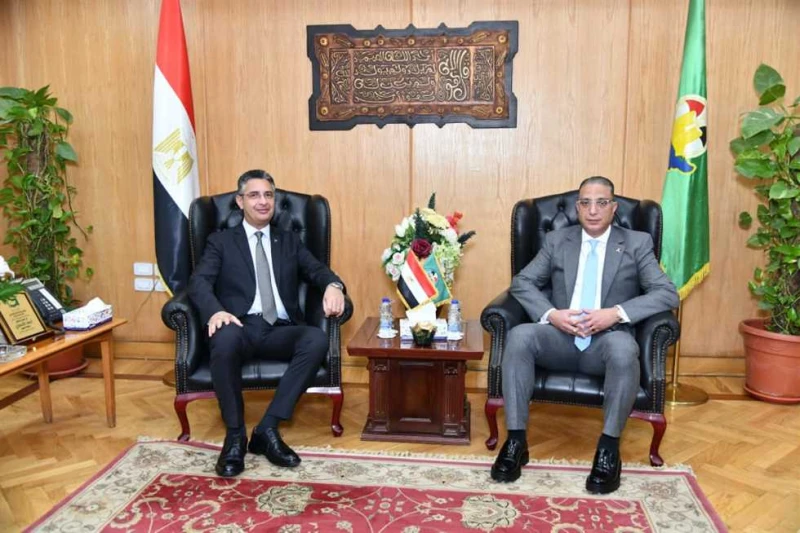 محافظ الفيوم يستقبل وزير التموين لتفقد عددا من المشروعات استقبل الدكتور أحمد الأنصاري محافظ الفيوم، بمكتبه بديوان عام المحافظة اليوم السبت، الدكتور