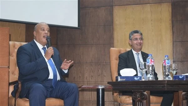 غرفة القاهرة: معرض أهلا مدارس يوفر المستلزمات بأسعار خاصة قال أيمن العشري رئيس غرفة القاهرة التجارية إن معرض أهلا مدارس هو حدث له أهمية مجتمعية خاصة ، ونسعى من خلاله لتقديم دور مجت