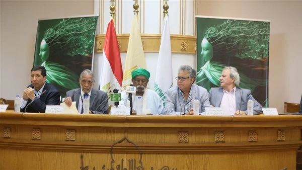 مسرحيون يناقشون تعويم الهوية المسرحية بأولى ندوات المهرجان التجريبي تعرف على التالي مسرحيون يناقشون تعويم الهوية المسرحية بأولى ندوات المهرجان