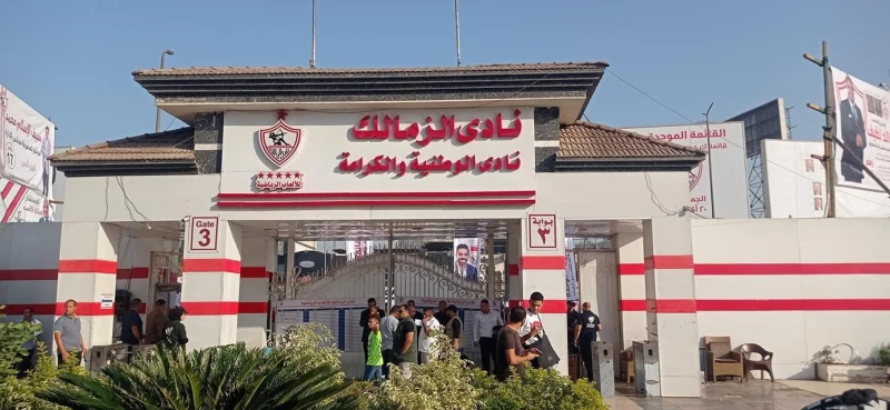 الزمالك يخطف صفقة الأهلي ويستلم البطاقة الدولية للمهاجم الجديدالزمالك , أعلن النادي يوم الأربعاء ، عن حصوله على البطاقة الدولية للمهاجم الفلسطيني عمر فرج ، لاعب فريق آيك السويدي ، 