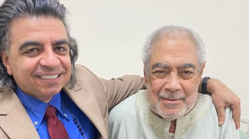 صبري عبد المنعم شاحبا.. وجمال شعبان: إياكم والزعل صورة شاحبة، نشرها رئيس معهد القلب السابق، جمال شعبان، يظهر فيها بجوار الفنان صبري عبد المنعم، والذي أصيب بأزمة صحية مفاجئة خلال تص