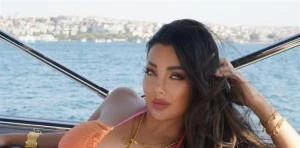 فنون: أثارت الجدل .. باديغارد وموكب أمني برفقة رولا يموت وكالات - السوسنةأثار عارضة الأزياء اللبنانية رولا يموت شقيقة الفنانة هيفاء وهبي، تساؤلات الجمهور بعد ظهورها برفقة حراس شخصي