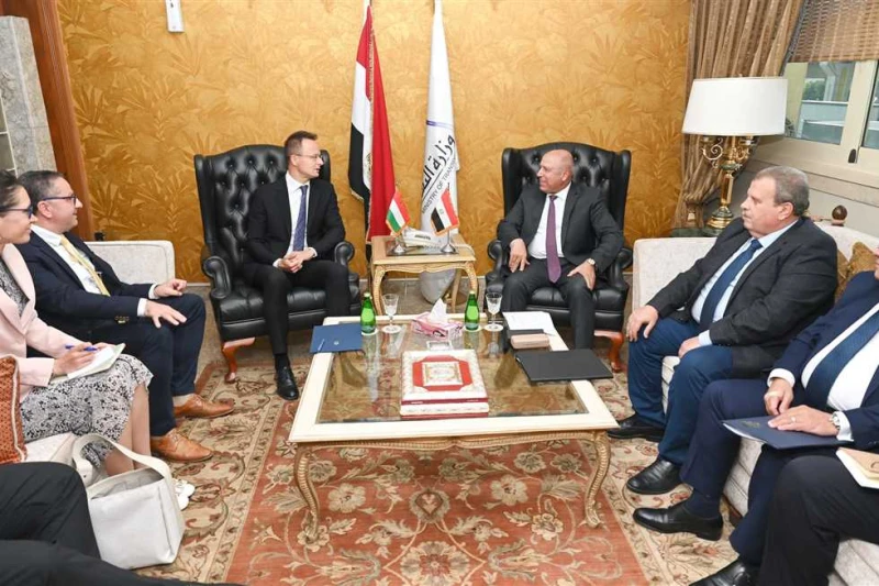 الوزير يبحث سبل التعاون المشترك مع المجر في مجالي الصناعة والنقل استقبل الفريق كامل الوزير نائب رئيس مجلس الوزراء للتنمية الصناعية وزير الصناعة