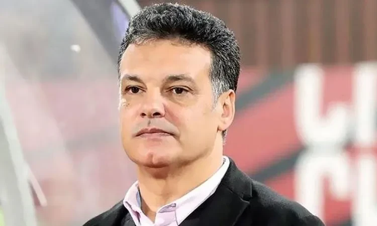 -وصول جثمان إيهاب جلال إلى مسجد حسن الشربتلي لصلاة الجنازة .. وصل في هذه اللحظات جثمان إيهاب جلال المدير الفني لفريق الكرة بالنادي الإسماعيلي، إلى