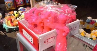 الحصان الحلاوة ينافس اللعب القطنية مع اقتراب الاحتفال بالمولد النبوي.. صور المرأة والمنوعات تحرص الأسر عند إقتراب الاحتفال بالمولد النبوى الشريف، على شراء عروس وحصان مصنوع من السكر