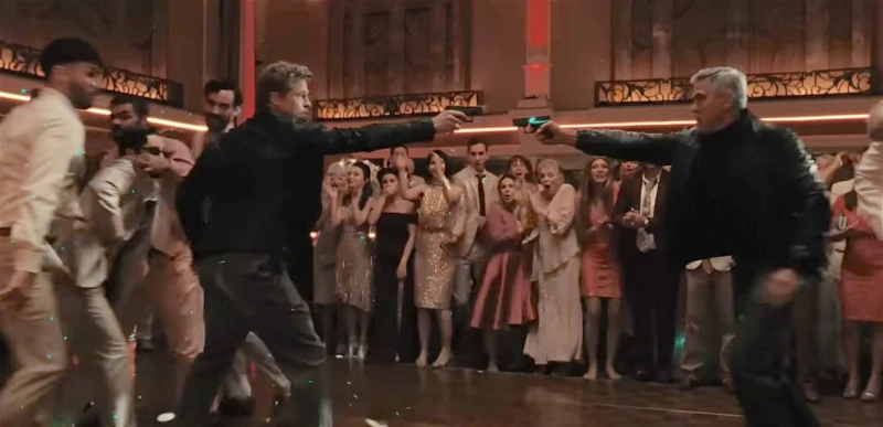 فنون ومشاهير: صديقان في الواقع يتواجهان على الشاشة.. هذا ما يقوله براد بت وجورج كلوني عن فيلمهما الجديد (هكذا يختار الفيلم كتابتها) هو الفيلم السادس الذي يجمع بين الممثلين المشهوري