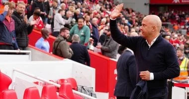 -3 أرقام قياسية من انطلاقة سلوت القوية مع ليفربول بالدوري الإنجليزي .. قاد المدرب الهولندى أرنى سلوت فريق ليفربول، المحترف ضمن صفوفه النجم المصري محمد صلاح، لتحقيق انطلاقة قوية فى