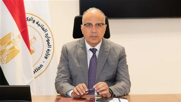 الري: وفرنا المياه في مناطق الأزمات خلال فترة أقصى الاحتياجات المائيةعقد الدكتور هانى سويلم وزير الموارد المائية والرى اجتماعا لمتابعة ما تم اتخاذه