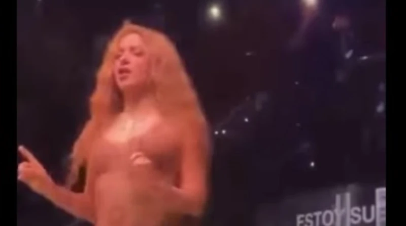 فيديو صادم.. شاكيرا تتعرض لموقف لا يصدق على المسرح في مشهد غير متوقع، تعرضت الفنانة العالمية شاكيرا لموقف محرج أثناء أدائها في مهرجان ميامي لايف.