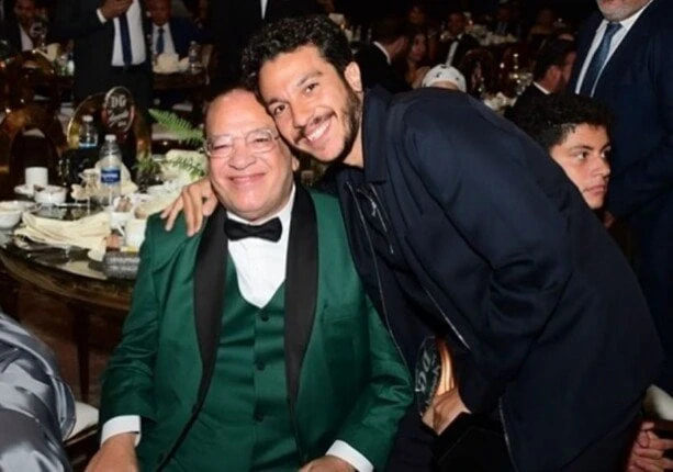 نور النبوي يوجه رسالة ل صلاح عبد الله في أحدث ظهور نور لنبوي وصلاح عبدالله افاق عربيةشارك الفنان نور النبوي، عبر حسابه الرسمي بموقع تداول الصور