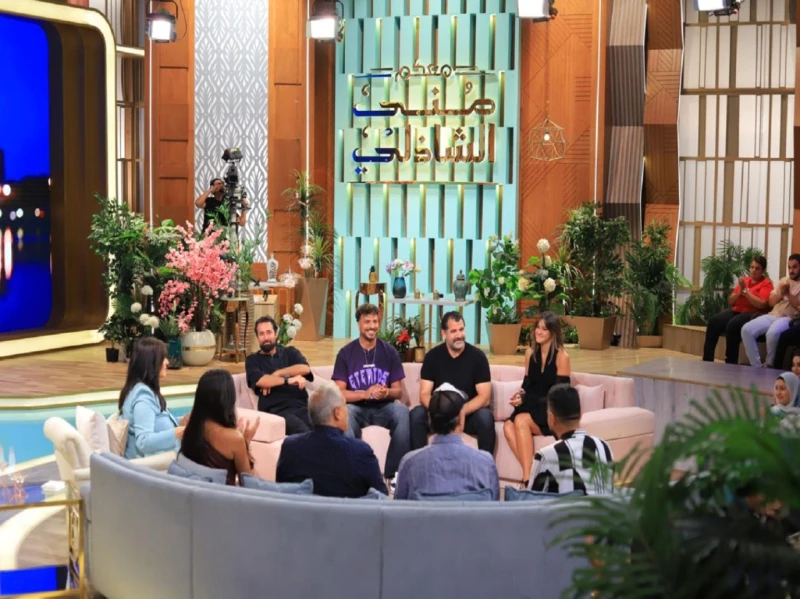 أحمد حاتم وآية سماحة وأبطال عمر أفندي يكشفون كواليس المسلسل بالفيديو حل أبطال مسلسل عمر أفندي ضيوفا على برنامج معكم منى الشاذلي الذي يذاع على قناة ؛