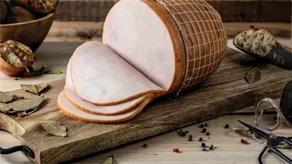 طريقة عمل لانشون فراخ مدخن زي الجاهزنشرت الشيف مروة السجيني، طريقة عمل لانشون الفراخ المدخن عبر حسابها الرسمي على موقع التواصل الاجتماعي فيسبوك.مكونات لانشون فراخ مدخن- 800 جرام دج