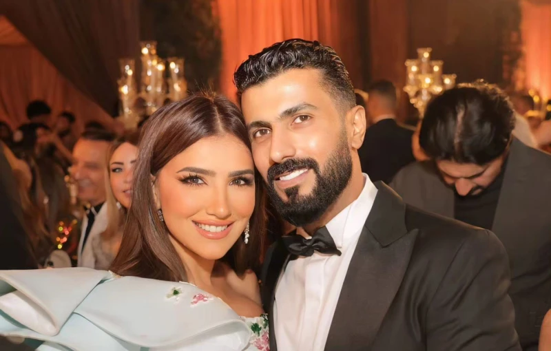 بالصور- هكذا إحتفلت مي عمر بعيد ميلاد زوجها محمد سامي إحتفلت الممثلة المصرية، مي عمر، بعيد ميلاد زوجها المخرج محمد سامي، في موقع تصوير مسلسل إش إش،