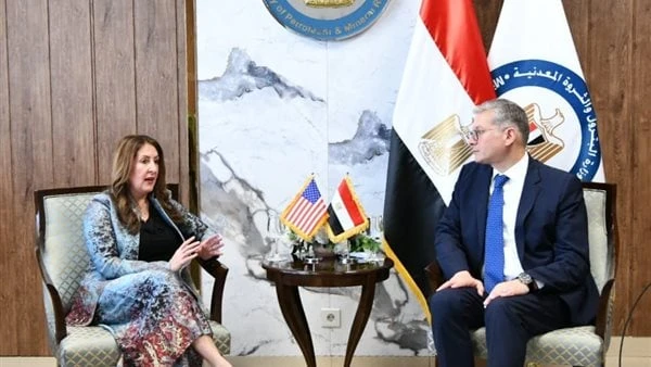وزير البترول يلتقي السفيرة الأمريكية لبحث ضخ استثمارات جديدة في القطاع استقبل المهندس كريم بدوى، وزير البترول والثروة المعدنية، هيرو مصطفى غارغ، سفيرة الولايات المتحدة الأمريكية في