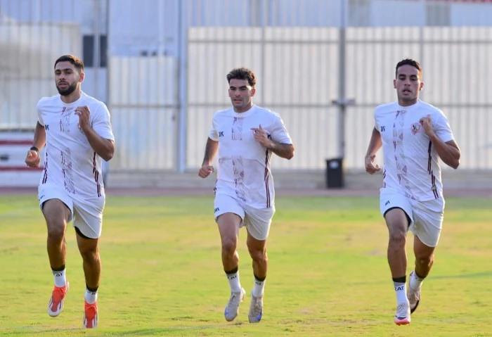 اتهام الزمالك بسرقة تصميم الملابس الجديدة (صور) أصدر مجلس إدارة شركة سبورتكس بيانا عاجلا بشأن تداول نادي الزمالك أحد تصميماته في منشور على الصفحة