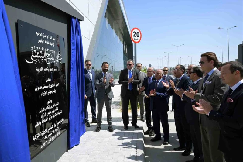 باستثمارات 110 ملايين دولار .. مدبولي يفتتح مجمع تصنيع الأجهزة المنزلية لشركة تركية (صور) افتتح الدكتور مصطفى مدبولي، رئيس مجلس الوزراء، اليوم الثلاثاء، المجمع الصناعي الأول لشركة 