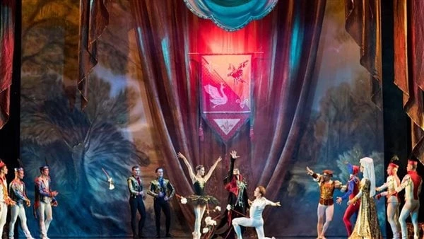 سان بطرسبرج في بحيرة البجع على المسرح الكبير وأوبرا الإسكندريةتحت رعاية الدكتور احمد فؤاد هنو وزير الثقافة تستضيف دار الاوبرا المصرية برئاسة الدكتورة لمياء زايد فرقة باليه سان بطرس