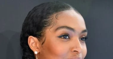 7 تسريحات شعر مناسبة لسنة أولى جامعة.. سهلة ومش محتاجة مجهود المرأة والمنوعات مرحلة الجامعة من أهم المراحل التي تمر بها الفتيات فهناك تغيير كبير في كل شيء أبرزها ستايل الملابس وتسر