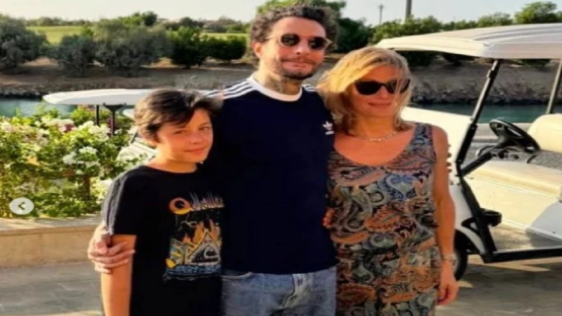 أحمد الفيشاوي يظهر مع نجله تيتوس .. صور اخر خبر ظهر الفنان المصري أحمد الفيشاوي برفقة نجله تيتوس في مدينة الجونة المصرية. وشارك الفنان المصري على