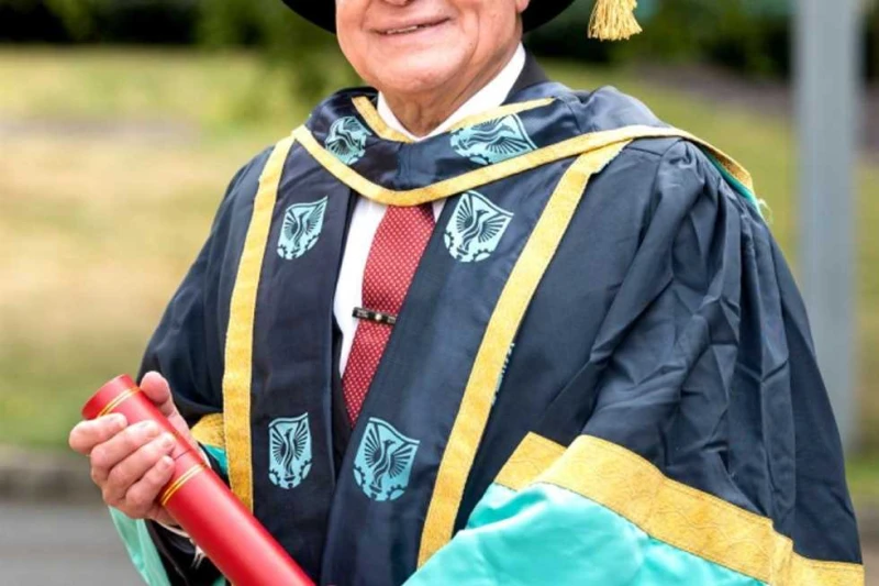 بسبب ابحاثه للقضاء على الملاريا.. جامعة إيست لندن البريطانية تمنح عالما مصريا الدكتوراه الفخرية منحت جامعة إيست لندن البريطانية درجة الدكتوراه الفخرية في العلوم للدكتور محمود هاشم 