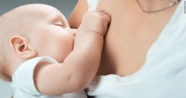 لو بترضعى طبيعى وبتشتغلى.. طرق صحية للاحتفاظ بلبن الأم صحة وطب بعد الولادة تسعى جميع الأمهات الجدد لتقديم الرضاعة الطبيعية للطفل حديث الولادة، خاصة