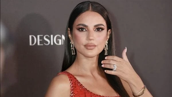 باللون الأسود .. درة تشعل السوشيال ميديا حرصت الفنانة درة، على مشاركة متابعيها بصور جديدة لها عبر حسابها الشخصي على موقع تبادل الصور والفيديوهات