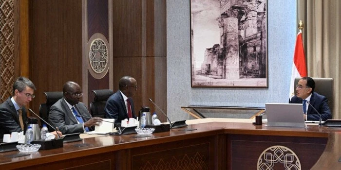 مدبولي يتابع تطورات إدارة وتشغيل المطارات من خلال القطاع الخاصأكد الدكتور مصطفى مدبولي، رئيس مجلس الوزراء، أن هناك متابعة دورية بين الحكومة ومؤسسة التمويل الدولية ()، بشأن برنامج ا