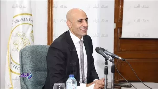 وزير التعليم يكشف كواليس بدء الدراسة وحلول مشكلة الدروس الخصوصية وهروب الطلاب.. وهذا موقف التابلتناقش محمد عبد اللطيف، وزير التربية والتعليم والتعليم