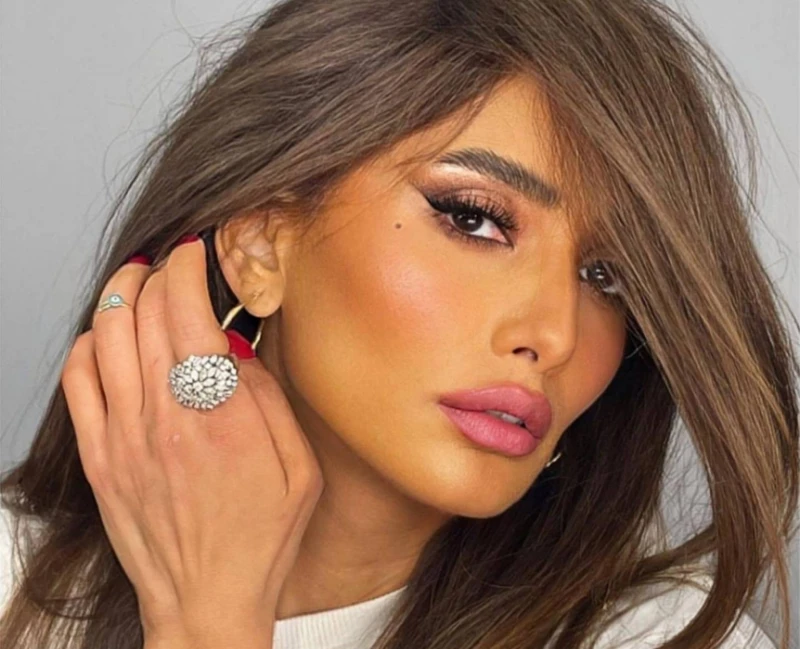 زينة تتألق في كواليس فيلمها الجديد - صور افاق عربية - تواصل النجمة المصرية زينة تصوير مشاهد فيلمها الجديد بنات الباشا، الذي انطلق تصويره قبل