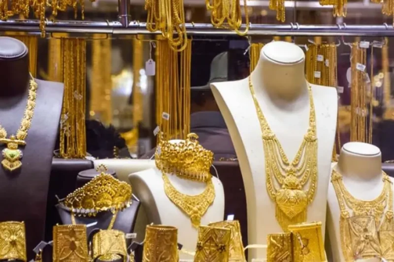 سعر الذهب اليوم الثلاثاء 10-9-2024 بعد ارتفاع التضخم ثبت سعر الذهب اليوم الثلاثاء 10-9-2024، بمحلات الصاغة المصرية، مع تذبذب الطلب على اقتناء المشغولات والسبائك الذهبية، وسط صعود س