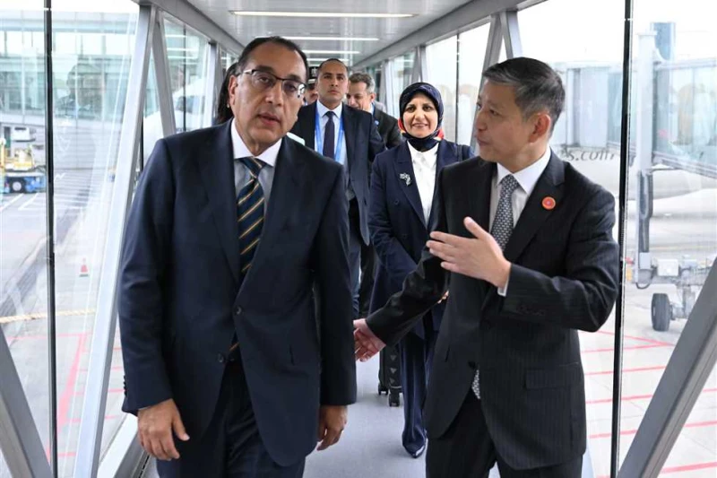 بعد توقيع عقود تزيد على مليار دولار.. رئيس الوزراء يغادر مطار بكين الدولي عائدا إلى القاهرة غادر الدكتور مصطفى مدبولي، رئيس مجلس الوزراء، مساء اليوم،