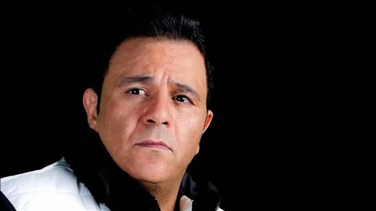 قبله على الرأس.. محمد فؤاد يطمئن جمهوره على شقيقه: سلامتك يا حاج عبدالعزيز تعرف على التالي قبله على الرأس.. محمد فؤاد يطمئن جمهوره على شقيقه: سلامتك