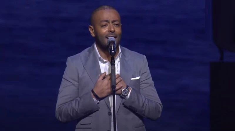 وسط تفاعل الجمهور.. تامر عاشور يشعل مسرح محمد عبده بموسم جدة (صور) أطلق الفنان تامر عاشور حفله الغنائي على خشبة مسرح محمد عبده في أرينا السعودية، ضمن