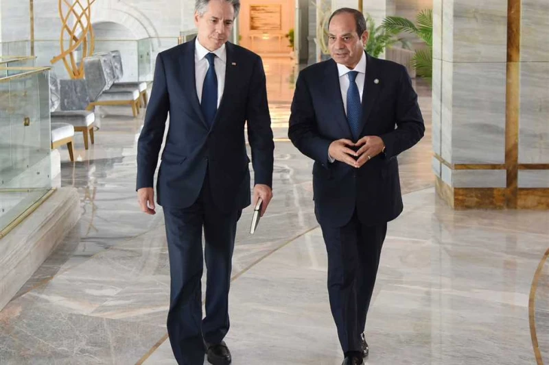 السيسي يؤكد لبلينكن أولوية التدخل الحاسم لإزالة العراقيل أمام إدخال المساعدات لغزة استقبل الرئيس عبدالفتاح السيسي، الأربعاء، وزير الخارجية الأمريكي،