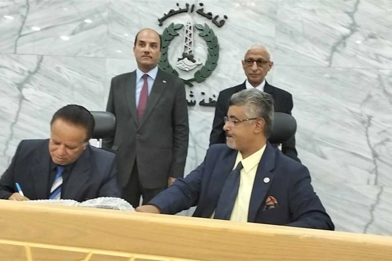 محافظ شمال سيناء يشهد توقيع بروتوكول تعاون بين الصحة وجامعة العريش شهد اللواء دكتور خالد مجاور محافظ شمال سيناء اليوم الثلاثاء، توقيع بروتوكول تعاون