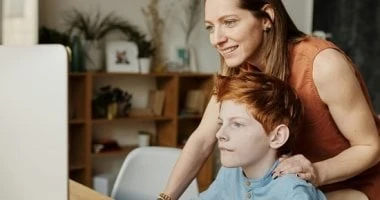 اتكلم عربي .. 6 مميزات يكتسبها الطفل من تعلمه لغة الضاد المرأة والمنوعات يتعلم الأطفال العديد من اللغات الأجنبية بالمدارس، الأمر الذى يجعلهم يتحدثون