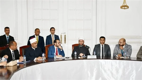 وزير الأوقاف: نسج وبناء العلاقة بين الوزارة والمؤسسات الدينية أهم قضاياناعقد الدكتور أسامة الأزهري وزير الأوقاف مؤتمرا صحفيا مطولا مع مسئولي الملف الديني مندوبي ومحرري الصحف والموا