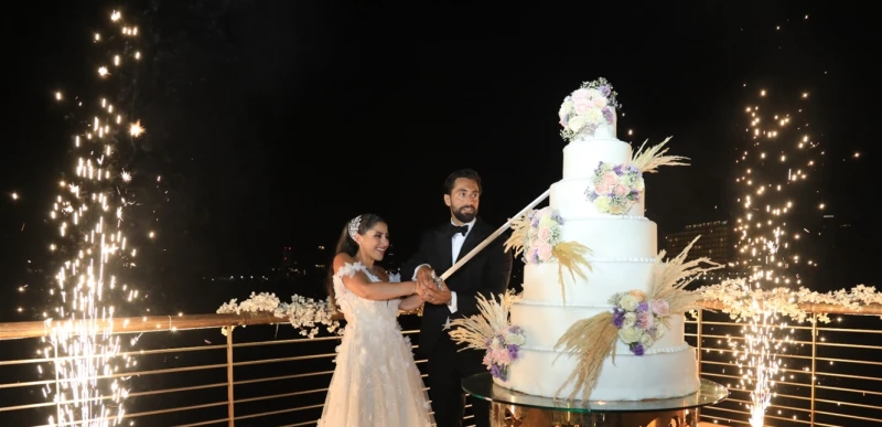 فنون ومشاهير: مديرة الأخبار في تلفزيون لبنان تحتفل بزفاف ابنتها.. والعروس تتألق بفستانها الأبيض (صور) مديرة الأخبار في تلفزيون لبنان تحتفل بزفاف