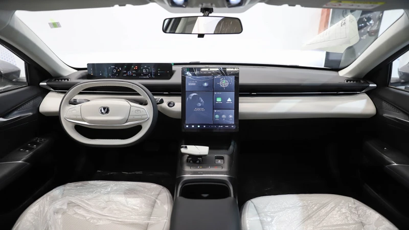 مواصفات شانجان إيدو بلس 2025 عالم السيارات أزاحت شركة شانجان الصينية الستار عن شانجان إيدو بلس موديل 2025، والتي تعتبر من فئة السيارات السيدان، وتظهر بتصميم جذاب. وتتمتع السيارة ال