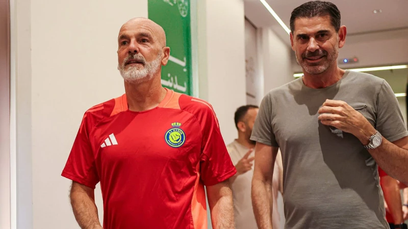 -مدرب النصر الجديد يبدأ مهمته رسميا .. صور .. ظهر المدرب الإيطالي ستيفانو بيولي، في مقر نادي النصر، استعدادا لبدأ مهمته رسميا في قيادة الفريق الأول