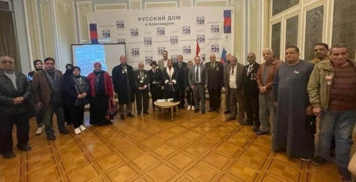 مدير البيت الروسي بالإسكندرية يؤكد قوة العلاقات بين القاهرة موسكوأكد مدير البيت الروسي بالإسكندرية ارسيني ماتيوسشينكو قوة العلاقات التي تربط بين مصر وروسيا، مشيرا إلي أن التعاون يش