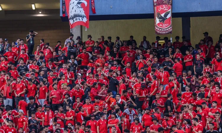 -لرغبة الجماهير.. الأهلي يكشف سبب تأخر الاحتفال بالدوري المصري .. كشف مجلس إدارة النادي الأهلي برئاسة محمود الخطيب، سبب تأخر استلام النادي درع بطولة