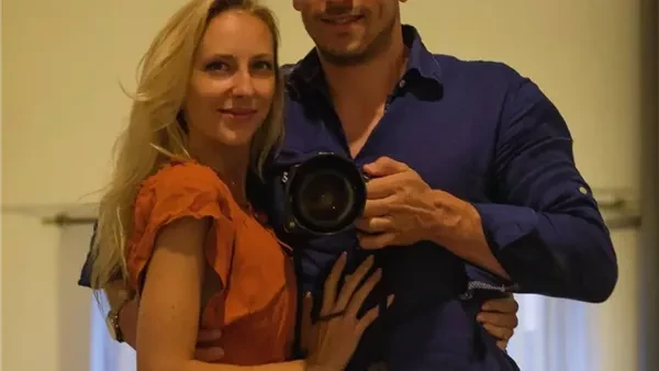 طحنها في الخلاط مق.تل ملكة جمال سويسرا على يد زوجها كشف مسئولون سويسريون أن ملكة جمال سويسرا السابقة، التي تأهلت لنهائيات ملكة جمال سويسرا، قد تعرضت للخنق حتى الموت وتقطيع أوصالها 